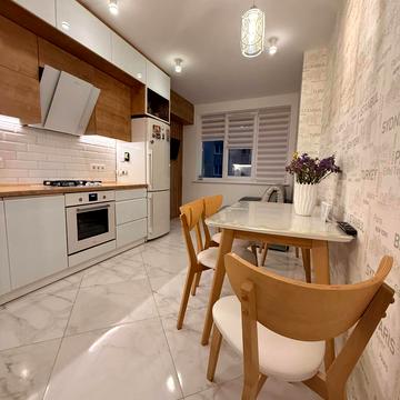 Бережанська вул., 18