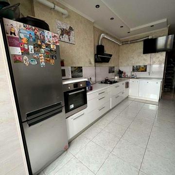 Продам двух комнатную квартиру в районе Монолит