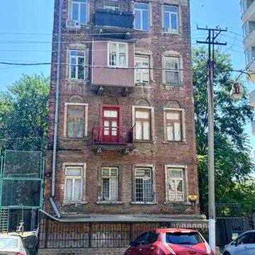 Продам 4-х комнатную на Успенская угол Щепной переулок