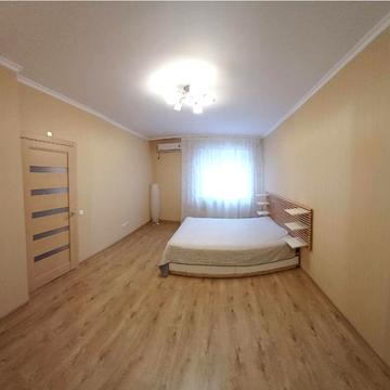 Яблунева вул., 8