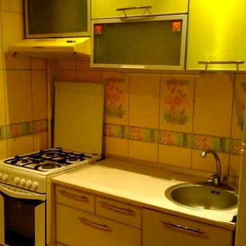 Космонавтів вул., 4