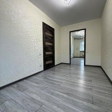 Продам 2-кімнатну квартиру в центрі