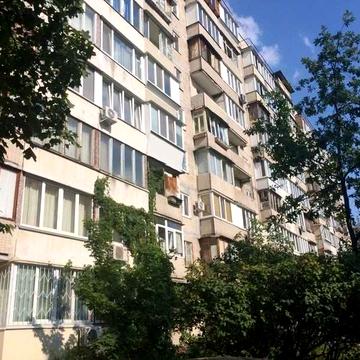 Продам 1-комнатную квартиру 33 м2 возле м. Левобережная!