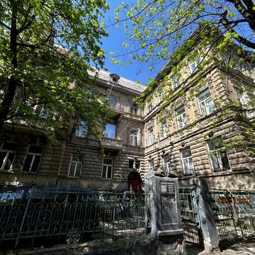 Богдана Лепкого вул., 10
