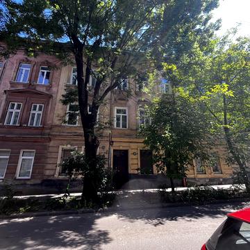 Бернарда Меретина вул., 9