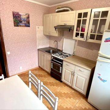 Оренда квартири. Урожай. Вул. М. Амосова, 29. Є 4 спальних місця.