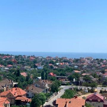 Продам 3-х комнатную квартиру в сданном кирпичном доме. Вид на море