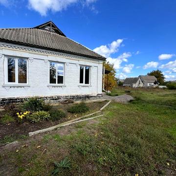 Продам будинок смт Рокитне