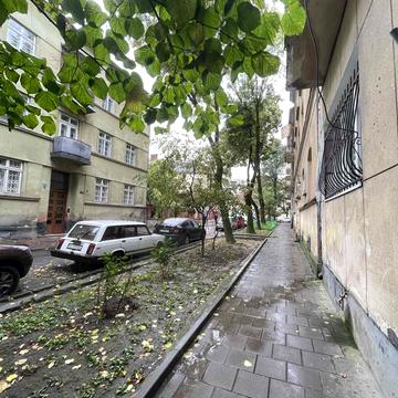Костя Левицького вул. (), 4