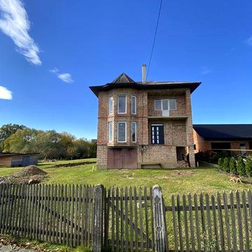 Продається будинок в селищі Глибока