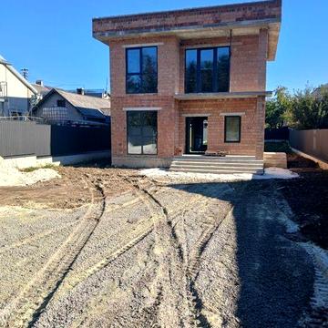 Продаж окремостоячого будинку.