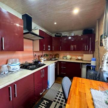 Продам будинок у місті.