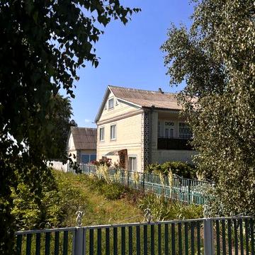 Двоповерховий будинок, 10 км від міста