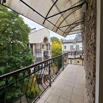 Дарвіна вул., 1