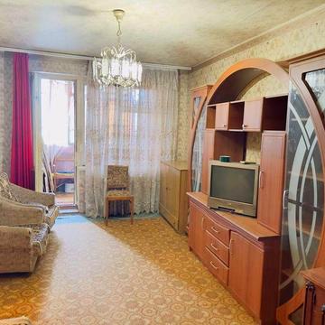 Продам 2ком квартиру на Коммунаре