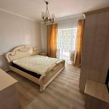 Приватний будинок. Академмістечко, біля метро. 4 кімнати.