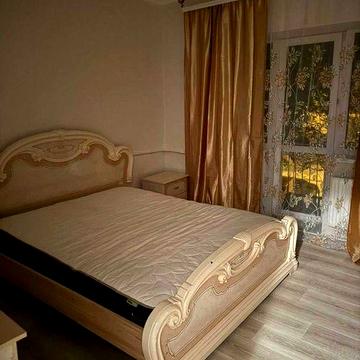 Приватний будинок. Академмістечко, біля метро. 4 кімнати.