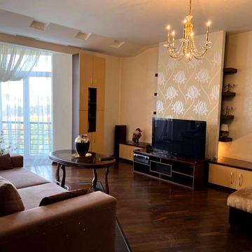 Продаж 4-кім. квартири з ремонтом та 2-ма паркомісцями біля парку