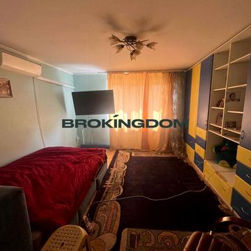 Стадіонна вул., 13