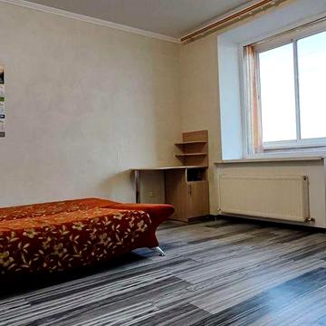 Продам двокімнатну квартиру покращеного планування.Цегляний будинок