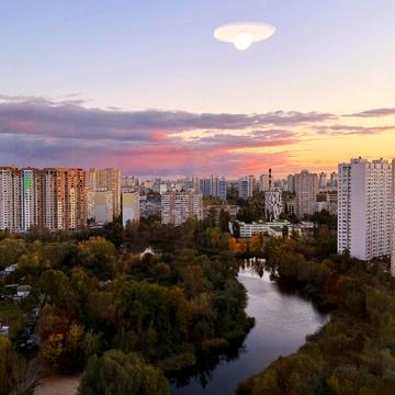 Анни Ахматової вул., 28