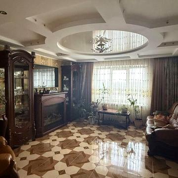 Продам 4-к квартиру в центрі з ремонтом!!