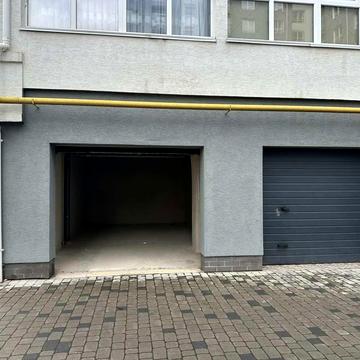 Олександра Довженка вул., 33