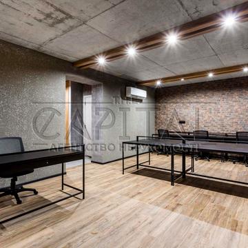 Героїв Небесної Сотні просп., 16/7