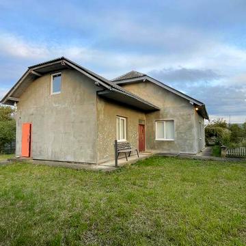 Просторий цегляний будинок біля Калуша – 122 м², ділянка 22 сотки