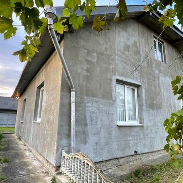Просторий цегляний будинок біля Калуша – 122 м², ділянка 22 сотки