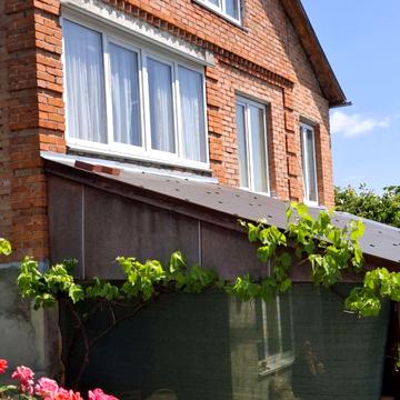 Центральна вул., 1