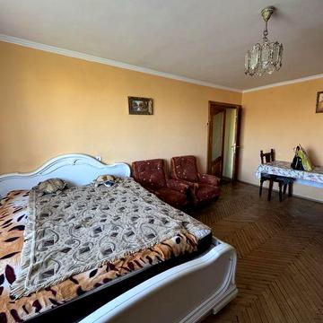 Однокімнатна чешка Героїв Майдану