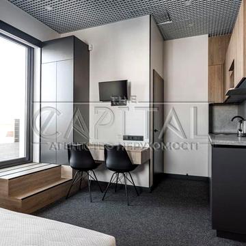 Новопечерські Липки з власною терасою