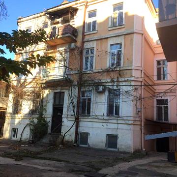 Продам 2 комнатная на улице 10 Апреля