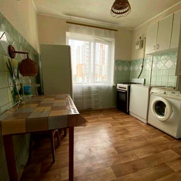 Добровольців пров., 6