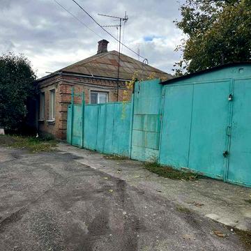 Продається частина будинку в районі вулиці поліклініки № 1