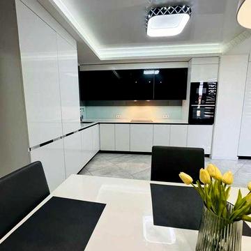 ЦЕНТР! Продаж дизайнерської просторої 3 кімнатної квартири. 26738