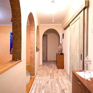 Євгена Танцюри вул., 22а