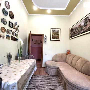 Продаж 4к Квартира Листопадова вулиця