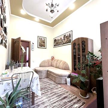 Продаж 4к Квартира Листопадова вулиця