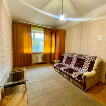 Пр.Соборності 1 , 2к квартири, газ, низький поверх Дарницька площа