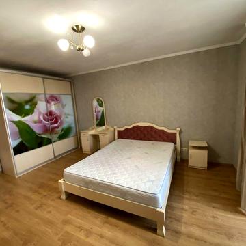 Здам велику однокімнатну квартиру  в центрі Гостомеля, біля школи,газ