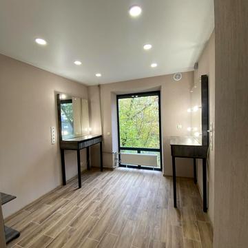 Металлургів, 4