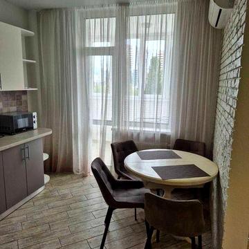 метро Деміївська. Євродвушка