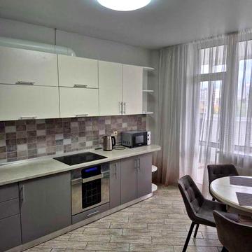 метро Деміївська. Євродвушка