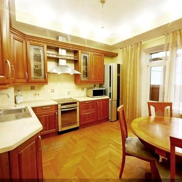 Дмитрівська вул., 69