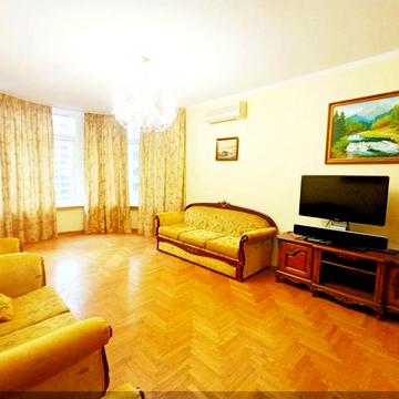 Дмитрівська вул., 69