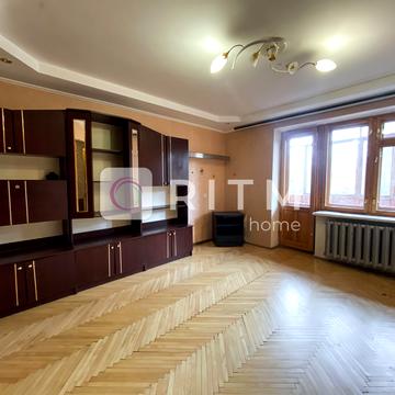 Молоді просп., 11