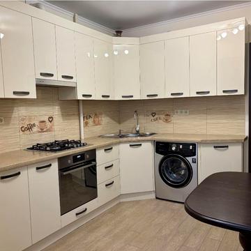 Потічна вул., 1