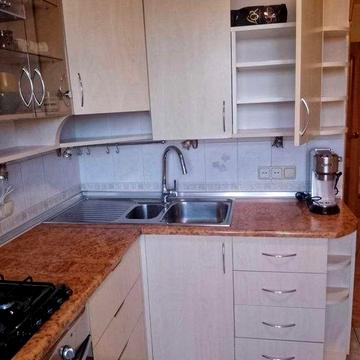 Простора 2-х кімнатна Глушкова Академіка просп., 32 цегляний будинок